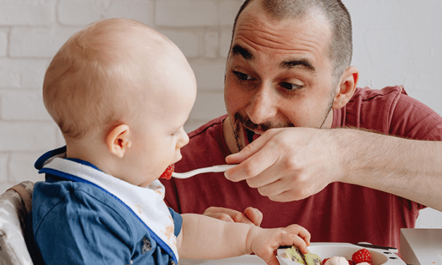 Guide To Introducing Solid Foods to Babies