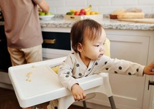 When your baby is hungry, they'll give signs like looking around towards the pantry and putting fingers into the mouth.