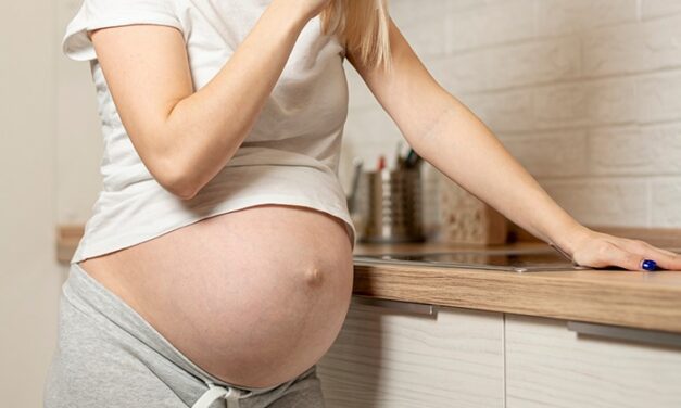 How do I eat healthy when experiencing nausea during pregnancy?